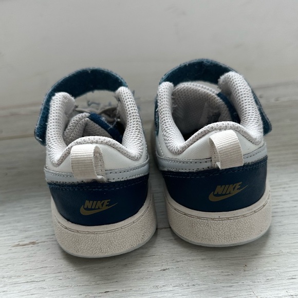 NIKE BOYS SNEAKER - Picture 3 of 6